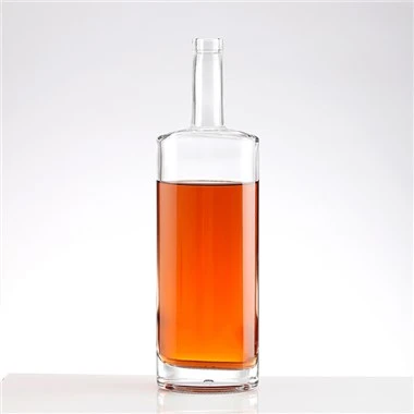 Bình rượu whisky cũ