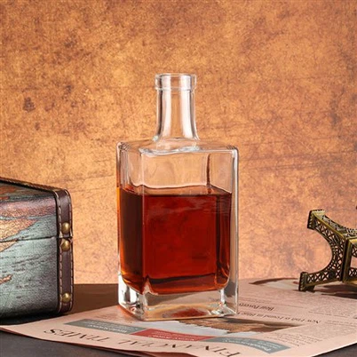 Chai rượu whisky thủy tinh trong suốt